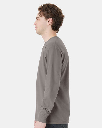 Unisex Garment-Dyed Long Sleeve T-Shirt With a Pocket