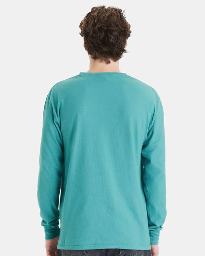 Unisex Garment-Dyed Long Sleeve T-Shirt With a Pocket