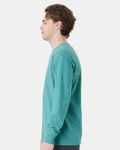 Unisex Garment-Dyed Long Sleeve T-Shirt With a Pocket
